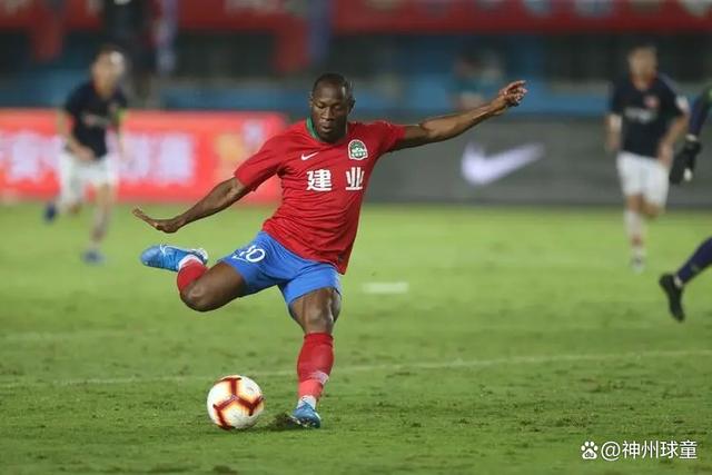 包含里昂迎中超关键赛，今晨回应争议，管理层满意，身体对抗强度拉满的词条